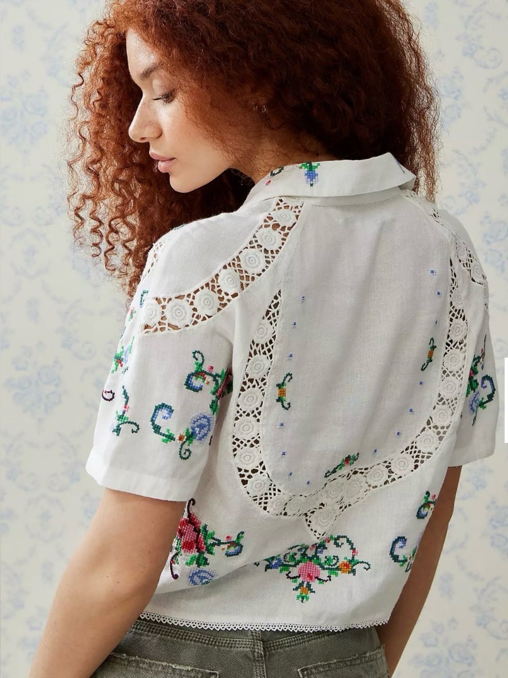 Urban Outfitters Cropped Top M Cross Stitch Floral Crochet Lace Cottagecore - Picture 3 of 16